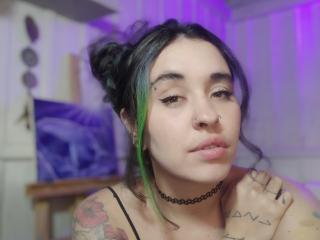 Webcam model MelQueen from XLoveCam