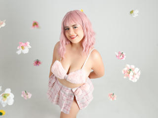 Webcam model MelaniWare from XLoveCam