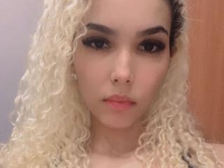 Webcam model MelissaMiam from XLoveCam