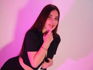 Webcam model MiaPoe from XLoveCam