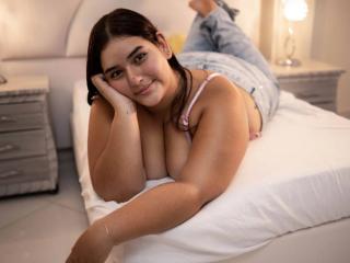 Webcam model MiaWialliams from XLoveCam