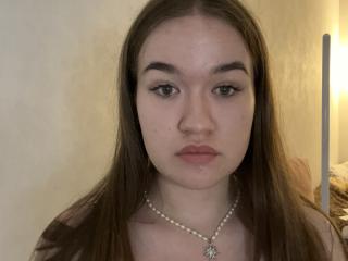 Webcam model MildaNeverman from XLoveCam
