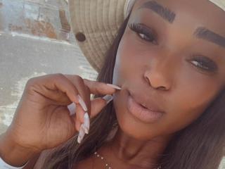 Webcam model MilkaBrown from XLoveCam