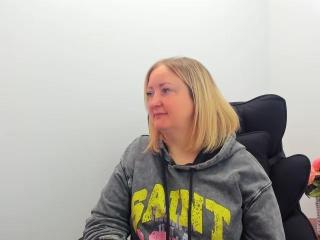 Webcam model MillaCute from XLoveCam