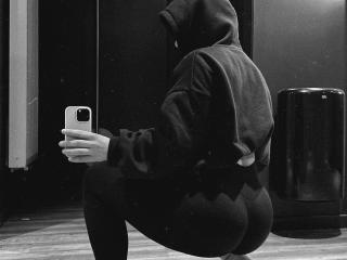 MiraMint-hot Live Cam on XLoveCam