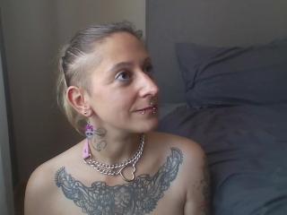 Webcam model MissLittle from XLoveCam profile picture Webcam model MissLittle from XLoveCam