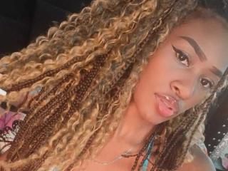 Webcam model MissNahomi from XLoveCam