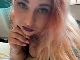 Webcam model MissNoirely-hot from XLoveCam