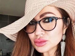 Webcam model MisschelleX from XLoveCam