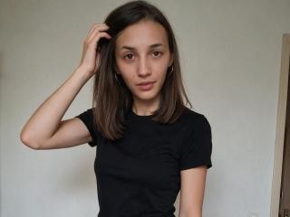 Webcam model MollieDower from XLoveCam