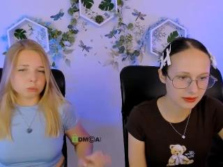 Webcam model MonaOlivia from XLoveCam