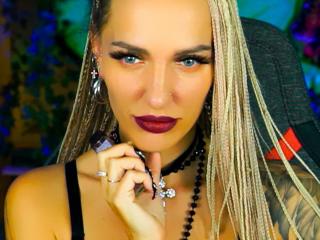 Webcam model MonicaMaxwel profile picture