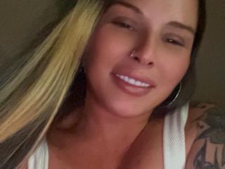 Webcam model MoniyBelle from XLoveCam profile picture Webcam model MoniyBelle from XLoveCam