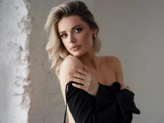 Webcam model MoonX-hot from XLoveCam