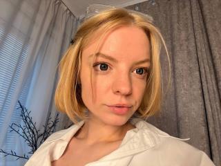 Webcam model MyrleMogush from XLoveCam
