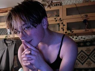 Webcam model NeelyPrudom from XLoveCam