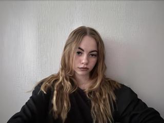 Webcam model NessiErlos from XloveCam