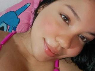 Webcam model NicolleAry from XLoveCam