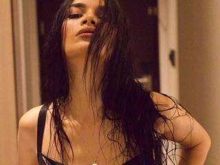 Webcam model NicolleManson from XLoveCam
