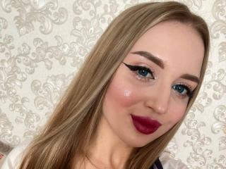 Webcam model NikiaAningalan from XLoveCam