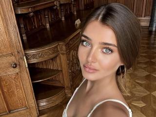 Webcam model NittaDali from XLoveCam