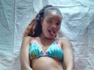 Webcam model OdiJolie from XloveCam