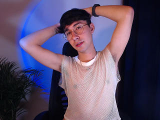 OliverHot69 Live Cam on XLoveCam