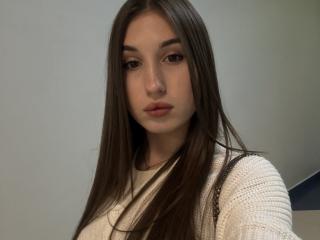 Webcam model OliviaFlow from XLoveCam