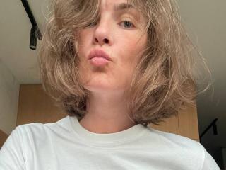 Webcam model OrnellaNiksa from XloveCam
