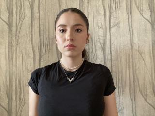 Webcam model PauleneCroak from XLoveCam