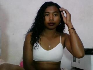 Webcam model PaulieMarie from XLoveCam