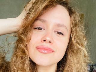 Webcam model PhillisChinetti from XLoveCam