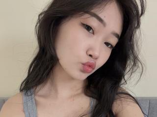 Webcam model PinkyBlooom from XLoveCam