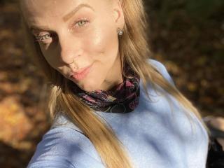 Webcam model PixiFleur-hot from XloveCam