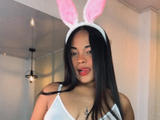 Webcam model Quianna69 from XloveCam