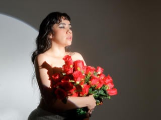 Webcam model RayaHadley from XLoveCam