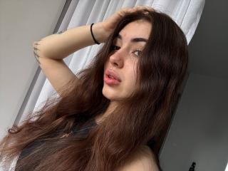 Webcam model RaynaPeng from XLoveCam