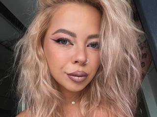 Profile and Statistics for RedLara on XLoveCam