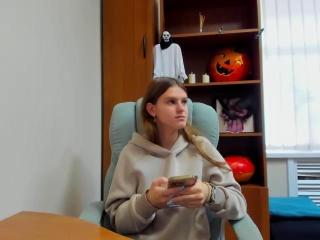 Webcam model ReginaRosse from XLoveCam
