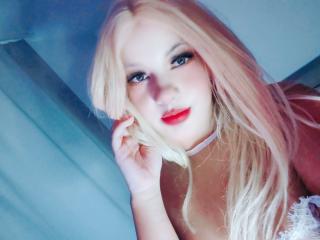 Webcam model RoseBellee from XLoveCam