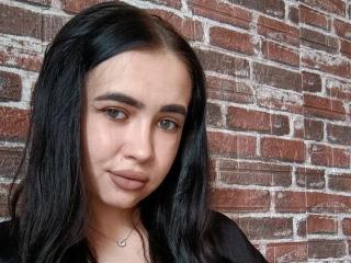 Webcam model RoseKarolineI from XLoveCam