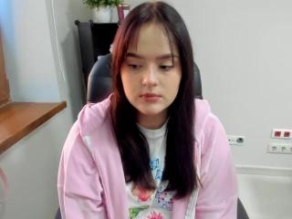 Webcam model RoyalSi from XLoveCam