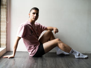 Ryanlevys Live Cam on XLoveCam