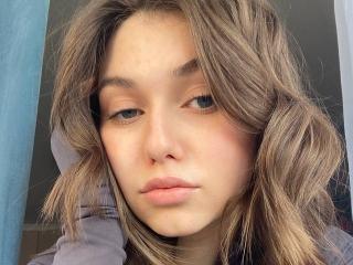 Profile and Statistics for SalinaLabauve on XLoveCam