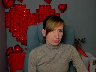 Webcam model SapHirli from XLoveCam