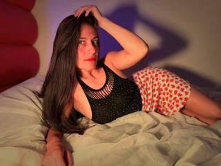 Webcam model SaraGraham from XLoveCam