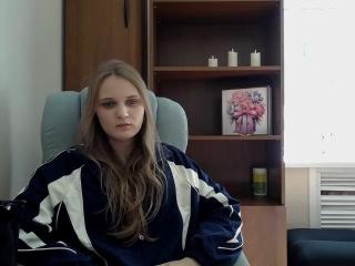 Webcam model SarraCute from XLoveCam