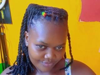 Webcam model SeleneDarlyne from XLoveCam