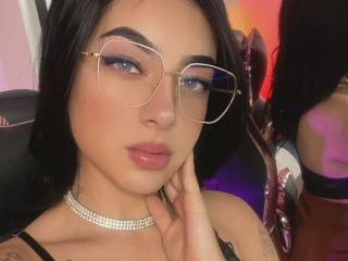 Webcam model SeleneMarisa from XLoveCam