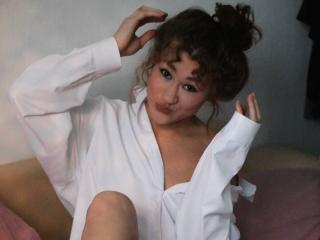 Webcam model SerenaHuseth from XLoveCam